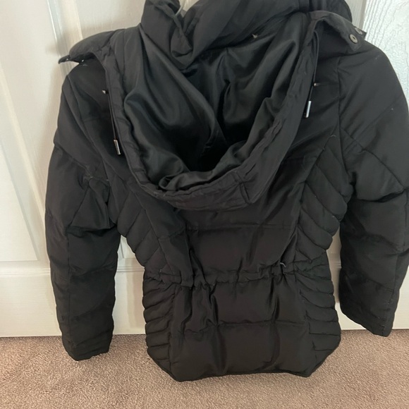 Women’s Kenneth Cole Puffer Jacket - Picture 6 of 9